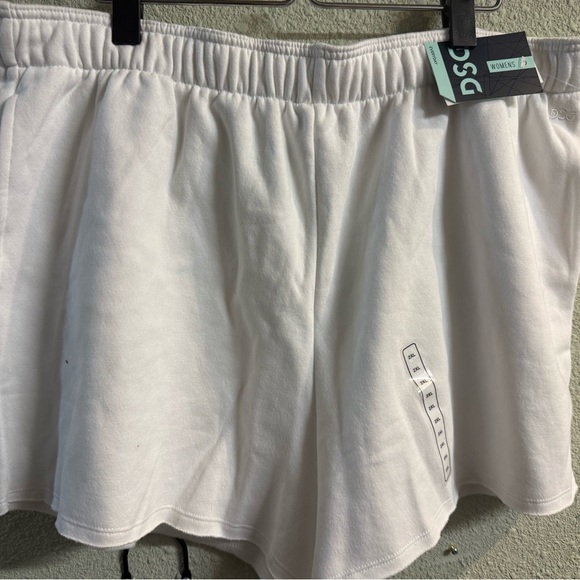 DSG‎ Women's White Shorts - Picture 2 of 3